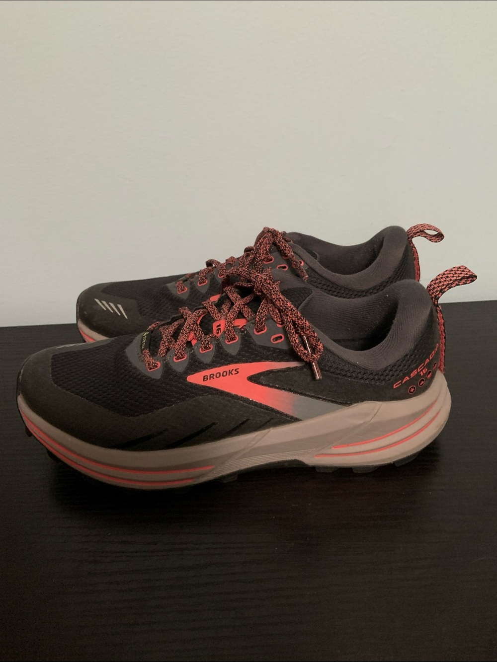 Brooks Cascadia 16 Sneakers size 8 Gray and Pink - Picture 3 of 10